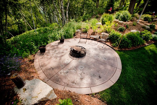 5 Benefits of Installing a Custom Outdoor Firepit for Your Twin Cities Backyard